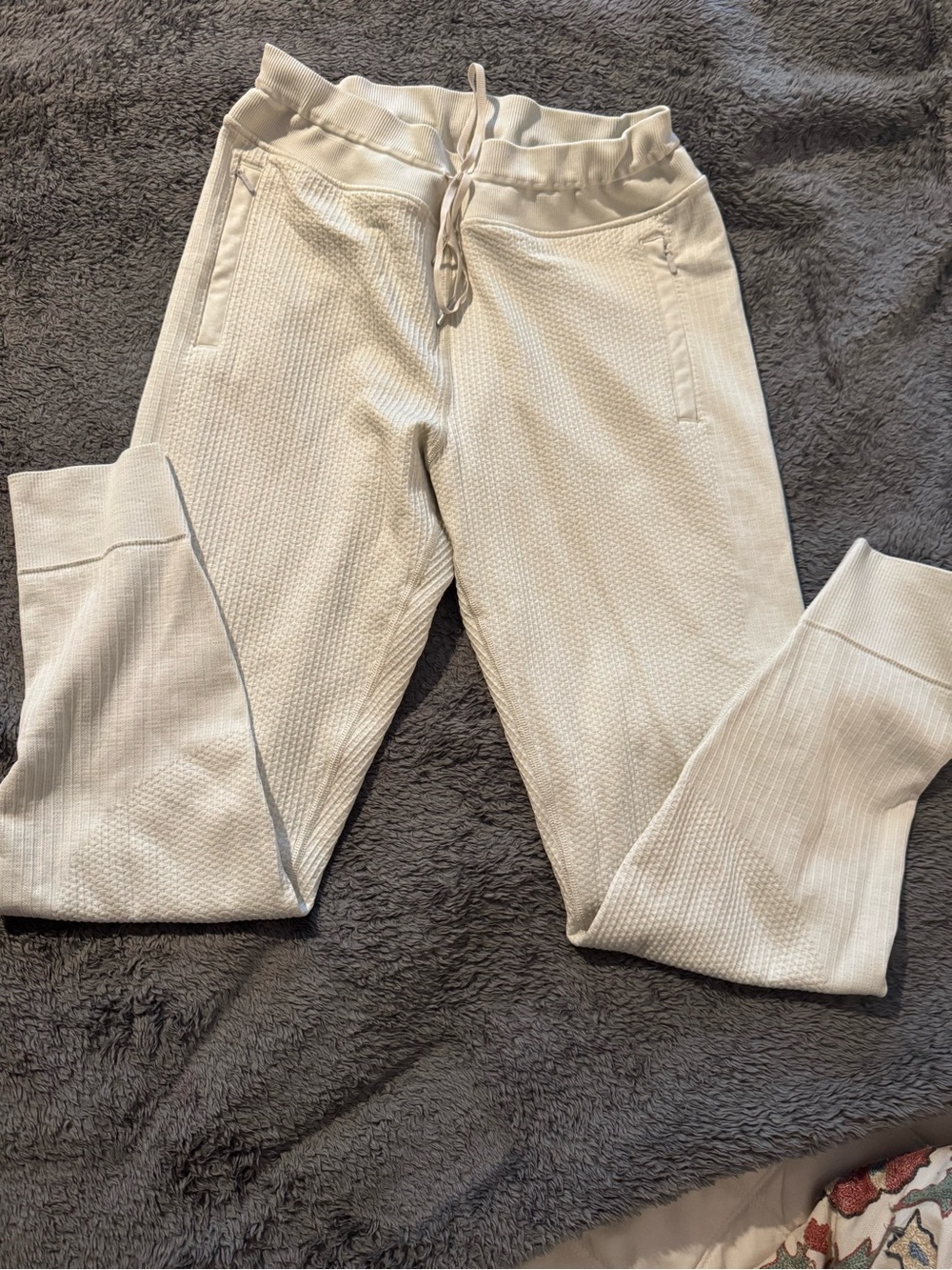 Lululemon Womens Size 10 Engineered Warmth Jogger in White Opal